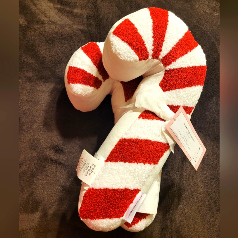 ๐ฒ NWT Cupcakes and Cashmere Peppermint Christmas Candy Cane pillows